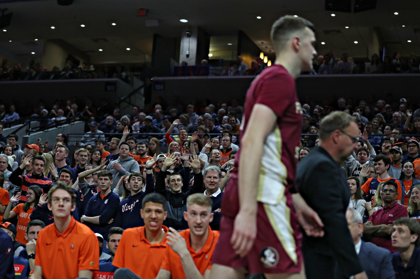 20200128_cdp_sports_uvahoops050.JPG
